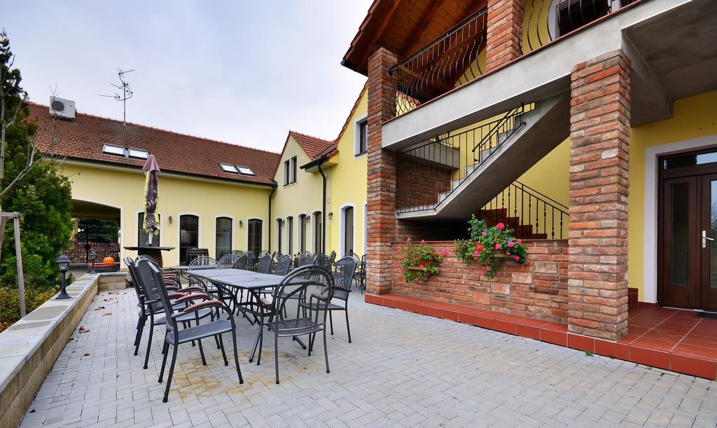 Penzion Siesta Valtice Exterior foto